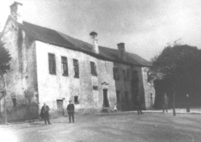  Das Hauptgeb&auml;ude der alten Burg 