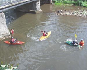 Kajakfahrer an der Kyllbrücke Foto: Kanufahrer an der Kyllbrücke