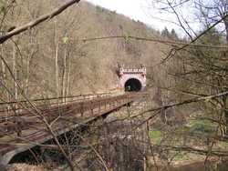 Eifel-Radtouren: Entlang der Eifelbahn mit sch�nen Tunnelportalen